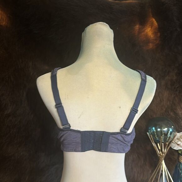 Lululemon tata tamer bra 34D (1750) - Picture 3 of 5